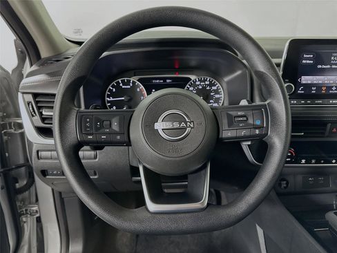 Used 2024 Nissan Rogue SV image 12