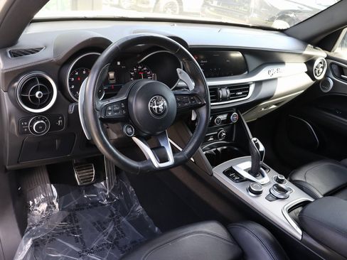 Used 2023 Alfa Romeo Stelvio Veloce image 16