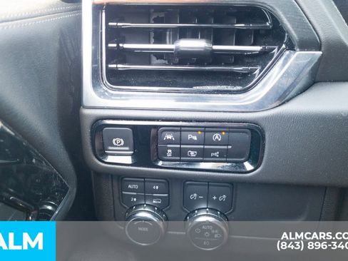 Used 2025 GMC Yukon Denali AWD/4WD image 17
