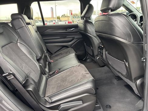 Used 2024 Jeep Grand Cherokee L Laredo image 12