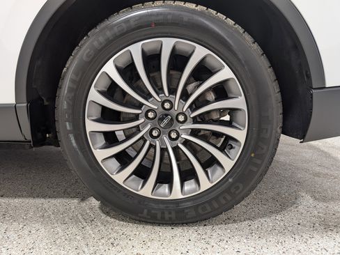 Used 2021 Lincoln Aviator Reserve w/ Elements Package Plus image 10