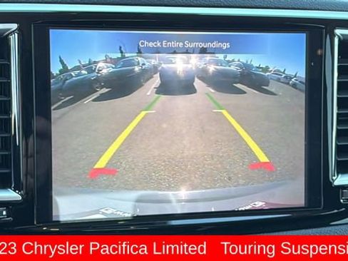 Used 2023 Chrysler Pacifica Limited FWD image 16