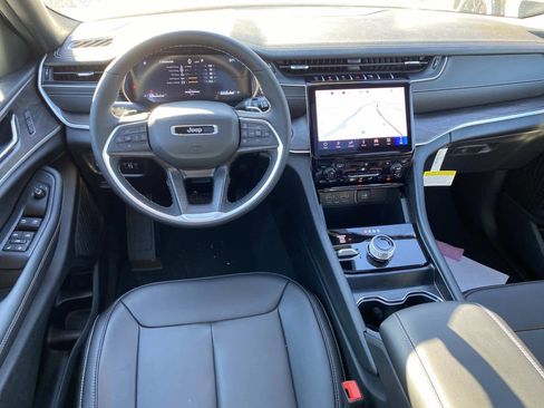 New 2025 Jeep Grand Cherokee Limited w/ Black Appearance Package image 9