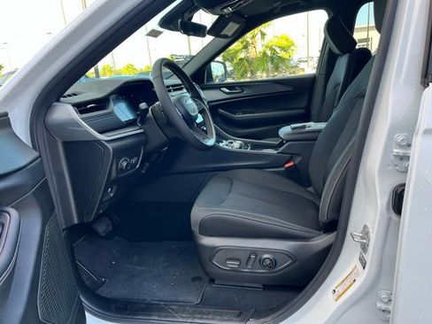 New 2025 Jeep Grand Cherokee Laredo X w/ Luxury Tech Group I image 15