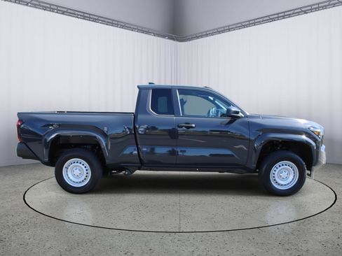 Used 2025 Toyota Tacoma SR image 9