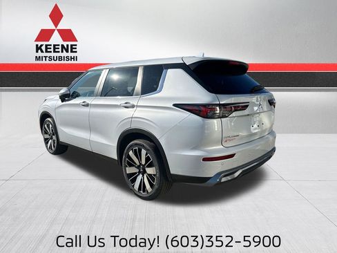 New 2026 Mitsubishi Outlander SE AWD/4WD image 3