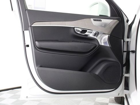 Certified 2023 Volvo XC90 T8 Ultimate w/ Lounge Package image 17