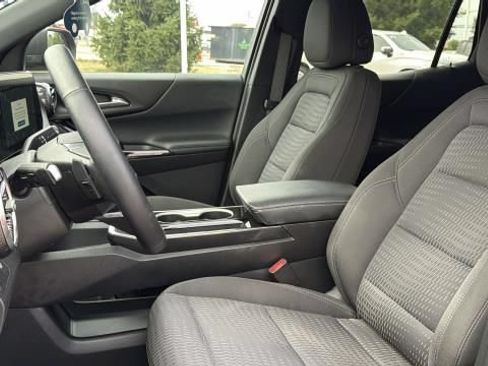 Certified 2025 Chevrolet Equinox LT w/ Safety and Technology Package AWD/4WD image 6