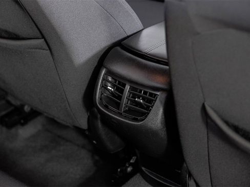 Used 2021 Chevrolet Malibu LT image 35