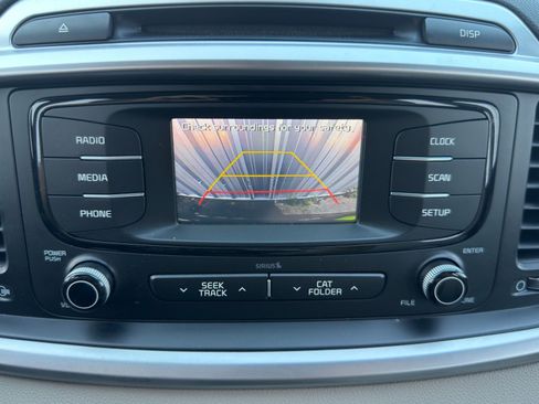 Used 2017 Kia Sorento LX image 23