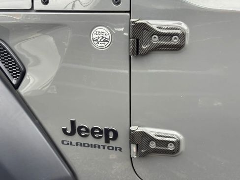 Used 2020 Jeep Gladiator Sport w/ Quick Order Package 24S AWD/4WD image 17