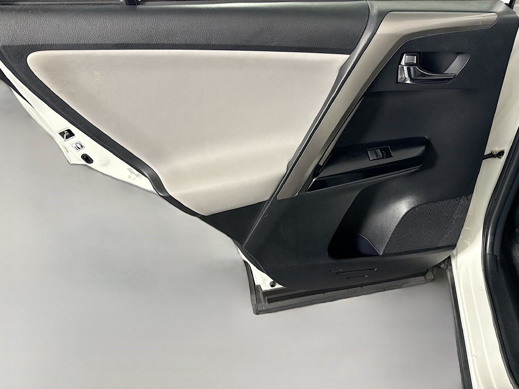 Used 2018 Toyota RAV4 Limited FWD image 25