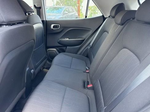 Used 2024 Hyundai Venue SE FWD image 20