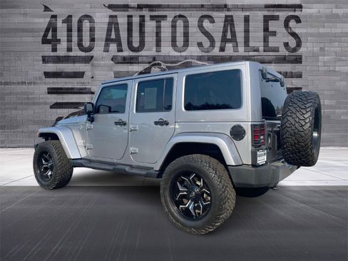 Used 2017 Jeep Wrangler Unlimited Sahara w/ Connectivity Group image 10
