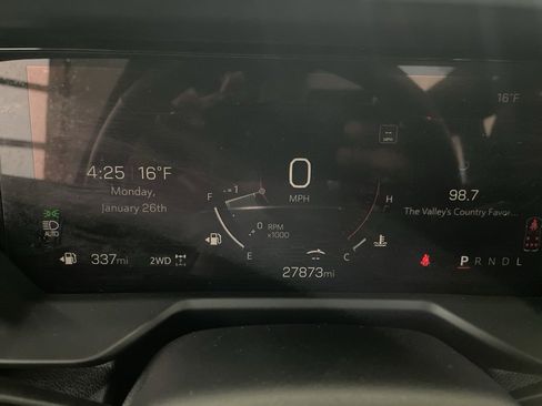 Used 2025 GMC Acadia AT4 w/ Luxury Package image 12