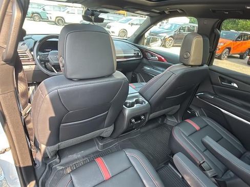 Used 2026 Chevrolet Traverse RS AWD/4WD image 28