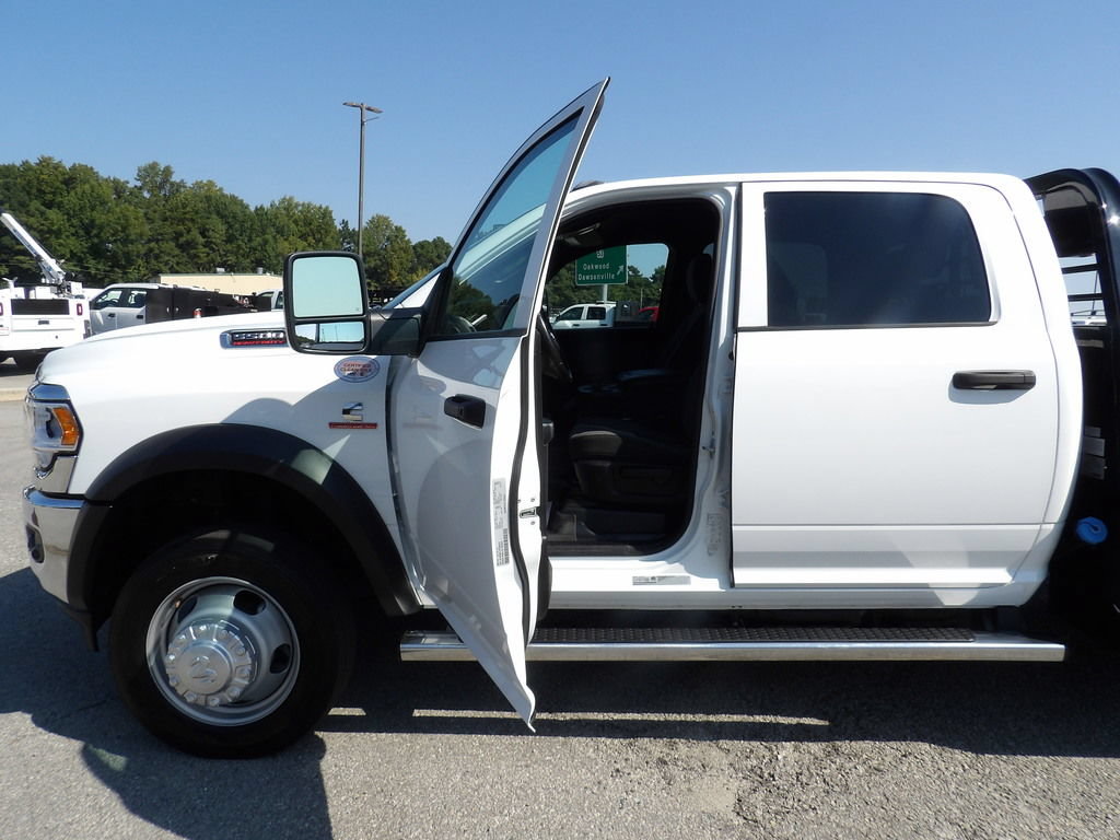 Used 2024 RAM 5500 4x4 Crew Cab image 13
