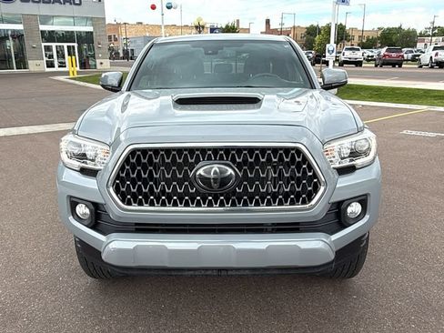 Used 2018 Toyota Tacoma TRD Sport AWD/4WD image 2