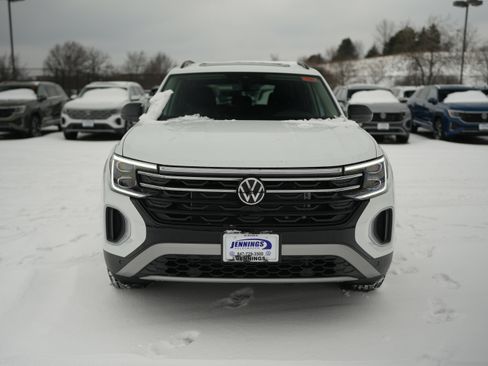 New 2026 Volkswagen Atlas Peak Edition image 3
