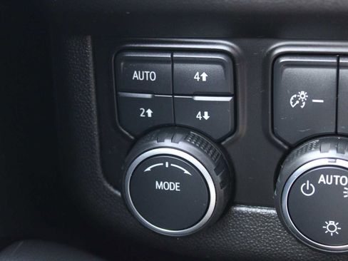 Certified 2023 Chevrolet Suburban LT w/ LT Signature Package image 17