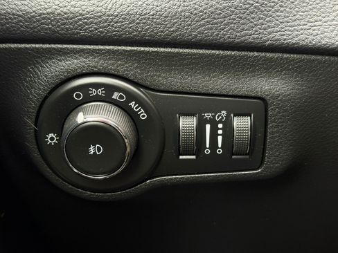Used 2017 Jeep Compass Trailhawk w/ Leather Interior Group AWD/4WD image 37