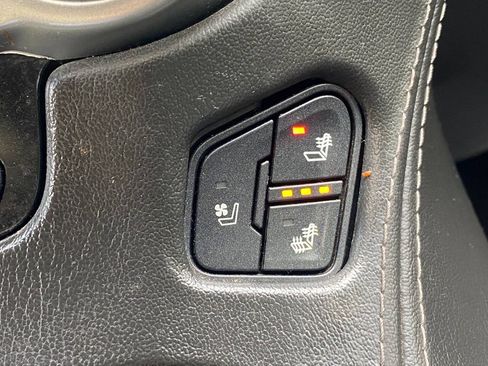 Used 2017 Chevrolet Suburban Premier RWD image 39