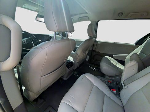 Used 2020 Toyota Sienna XLE image 24
