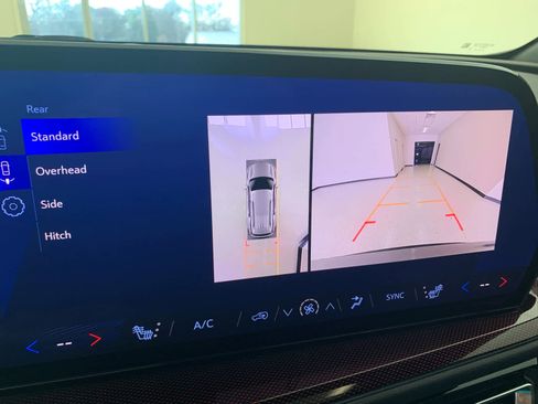 Used 2024 Chevrolet Traverse Z71 w/ Enhanced Driving Package image 37