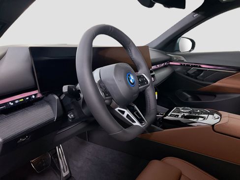 New 2026 BMW 550e xDrive w/ Executive Package image 10