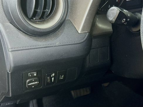 Used 2017 Toyota RAV4 LE FWD image 10