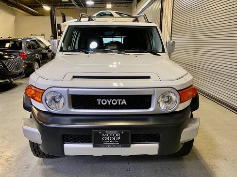 Used 2011 Toyota FJ Cruiser 4WD w/ Convenience Pkg image 5