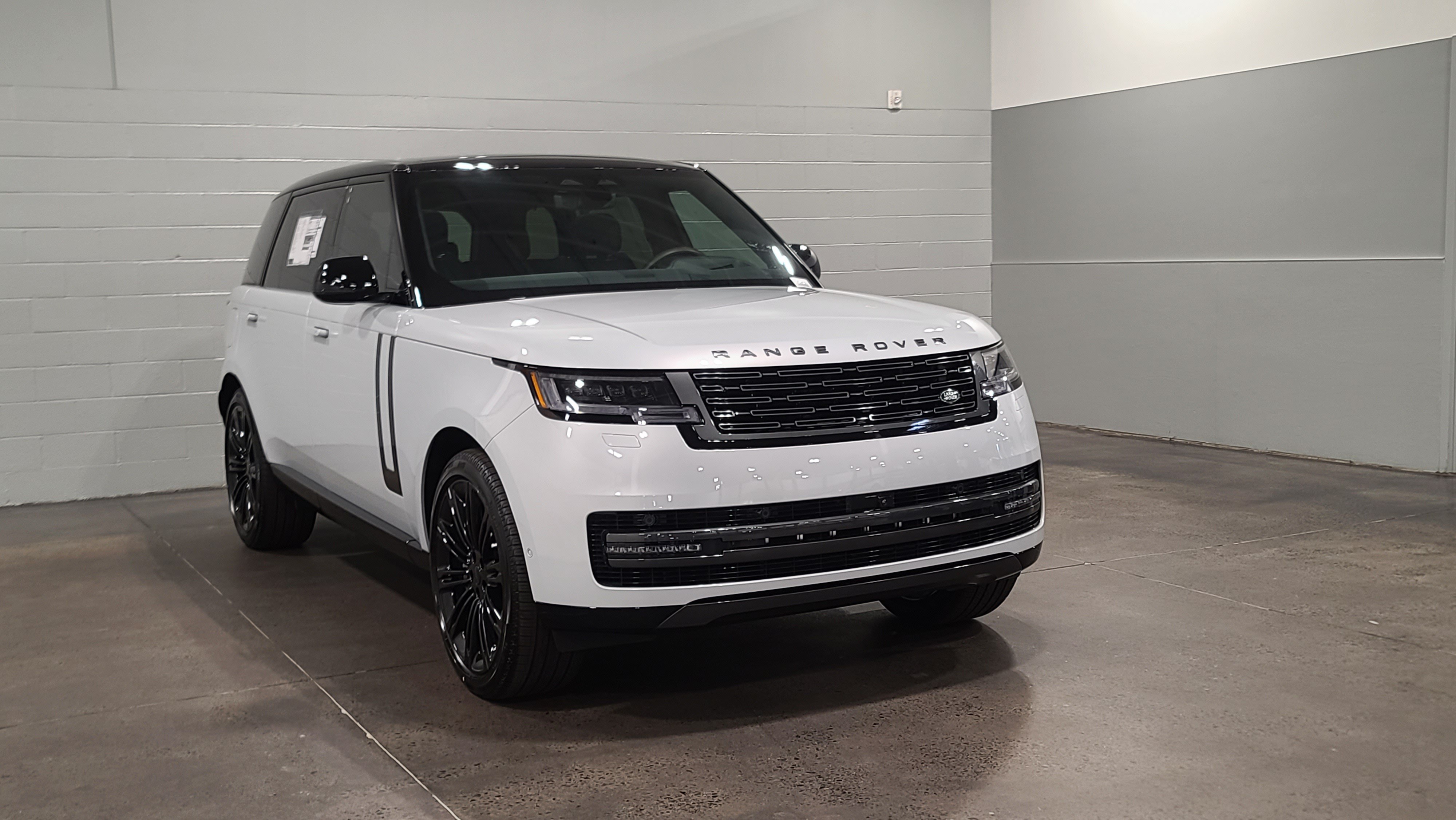 New 2026 Land Rover Range Rover Long Wheelbase SE AWD/4WD image 11