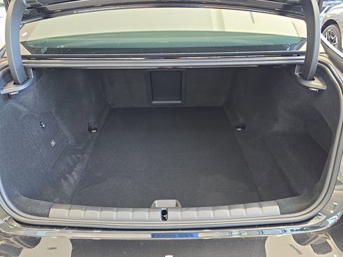 New 2025 BMW i7 M70 w/ Executive Package image 9