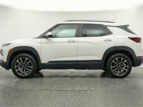 Used 2025 Chevrolet TrailBlazer LT w/ Driver Confidence Package AWD/4WD image 11