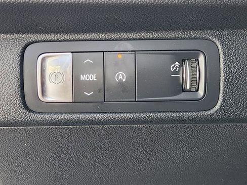 Used 2025 Chevrolet Traverse LT FWD image 21