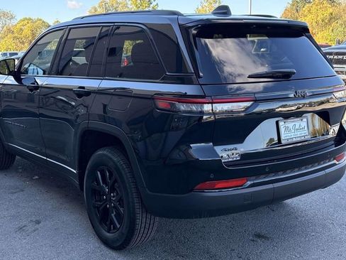 New 2025 Jeep Grand Cherokee Altitude image 7