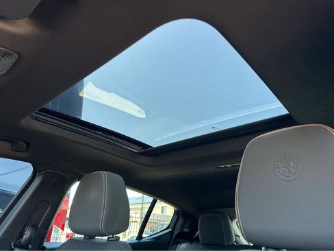 Used 2024 Alfa Romeo Tonale Ti image 7