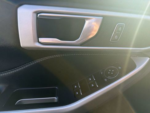 Used 2022 Ford Explorer XLT w/ Equipment Group 202A image 13