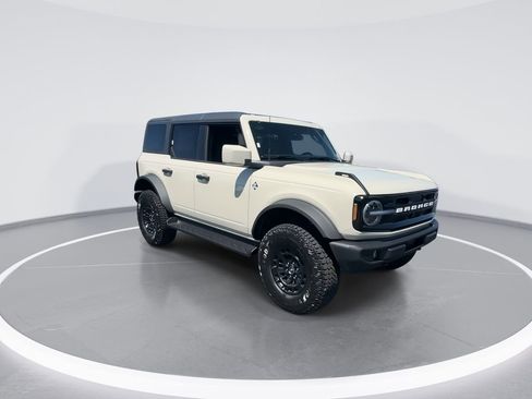 New 2026 Ford Bronco Outer Banks w/ Sasquatch Package AWD/4WD image 2