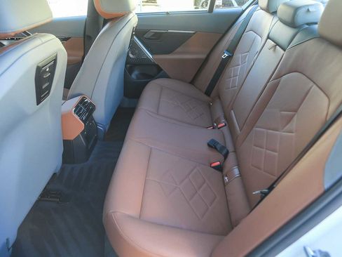 Used 2025 BMW i5 xDrive40 image 15