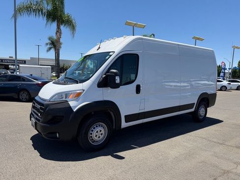Used 2024 RAM ProMaster 2500 w/ Convenience Group FWD image 3