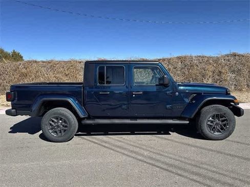 New 2025 Jeep Gladiator Sport image 30