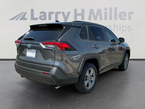 Used 2022 Toyota RAV4 LE AWD/4WD image 5