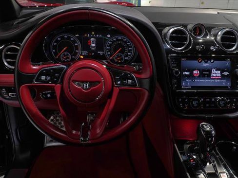 Used 2018 Bentley Bentayga Mulliner AWD/4WD image 22