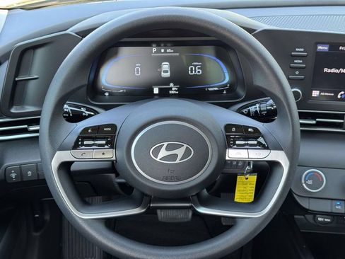 Used 2025 Hyundai Elantra SE FWD image 11