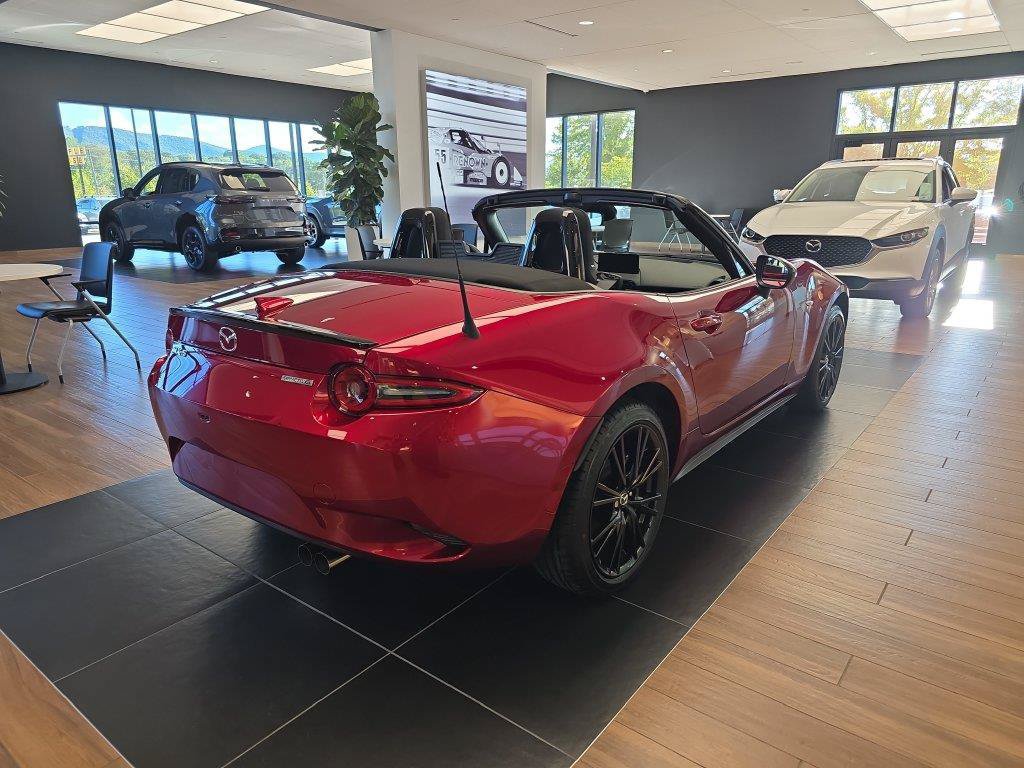 New 2026 MAZDA MX-5 Miata Club w/ Interior Package RWD image 2