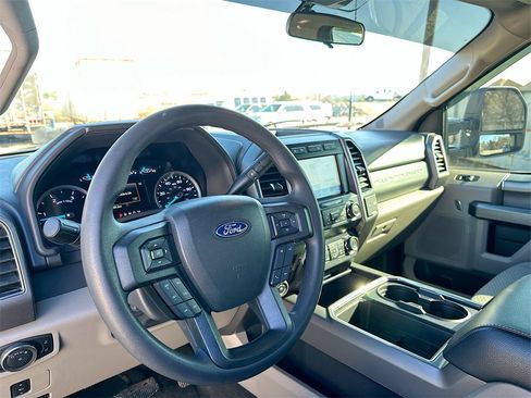 Used 2022 Ford F250 XLT w/ Black Appearance Package image 10