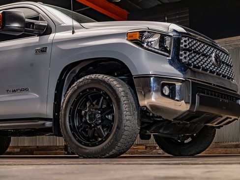 Used 2019 Toyota Tundra SR5 w/ SR5 Upgrade Package AWD/4WD image 11