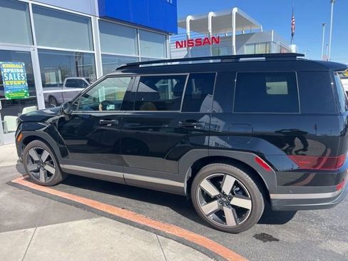 Used 2025 Hyundai Santa Fe Limited AWD/4WD image 2