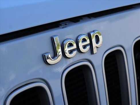 Used 2017 Jeep Wrangler Unlimited Sahara w/ Connectivity Group AWD/4WD image 29